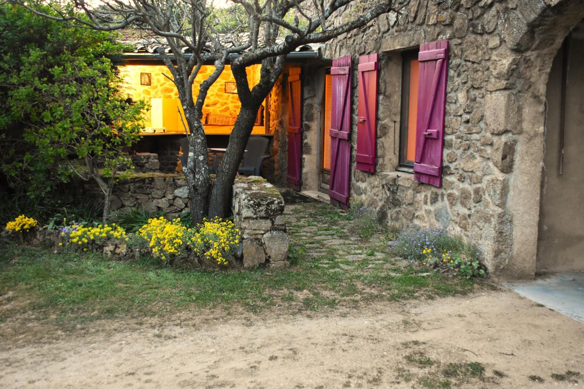 Chambre D'Hotes De Thoree Maclas Exteriér fotografie